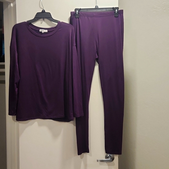 Woman's 2 Piece Longsleeve Leggings Set - Picture 1 of 6